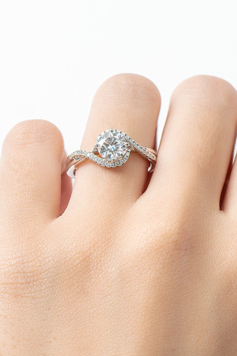 1 Carat Moissanite Crisscross Ring