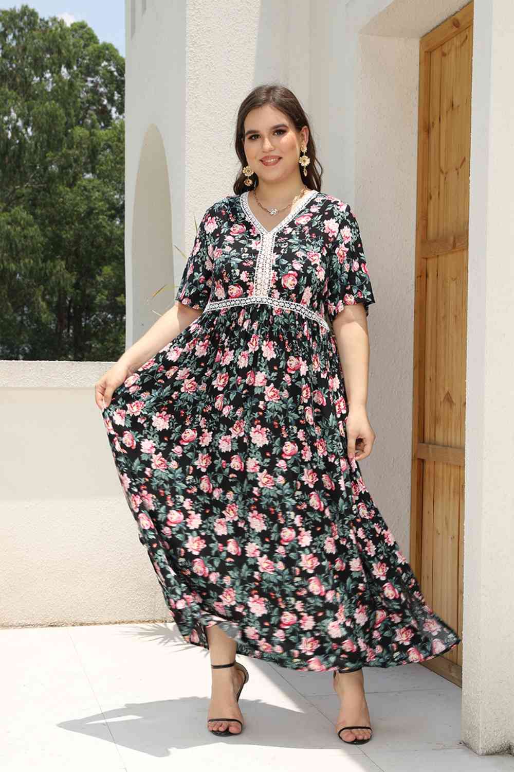 Plus Size Floral V-Neck Maxi Dress